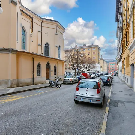 Con Parcheggio A Trieste, Neruda Apartmán *