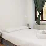 Con Parcheggio A Trieste, Neruda *