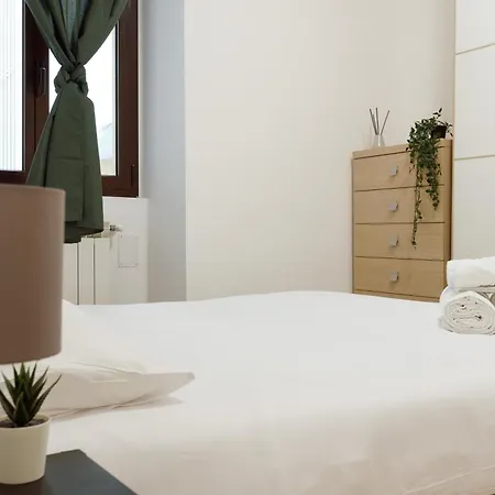 Con Parcheggio A Trieste, Neruda Triëst