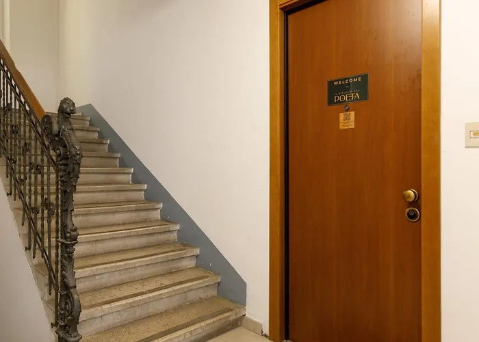 Con Parcheggio A Trieste, Neruda * ترييستي