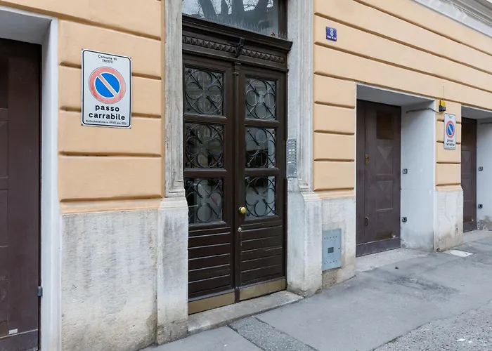 Con Parcheggio A Trieste, Neruda