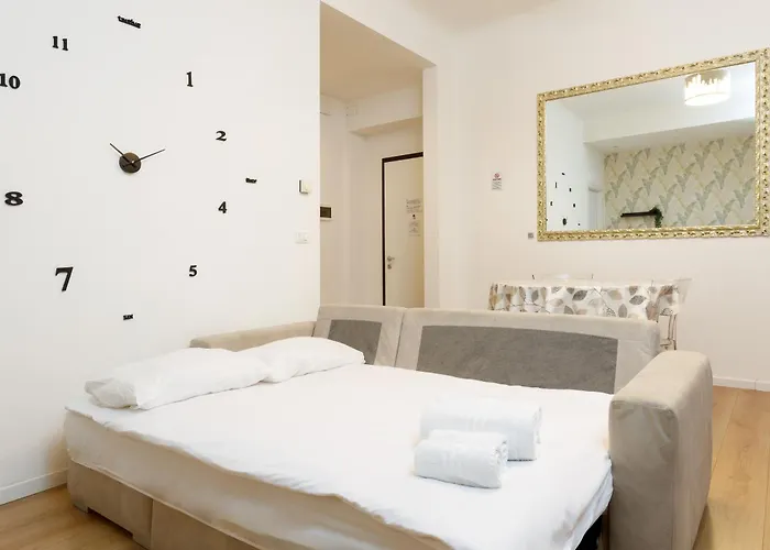 Con Parcheggio A Trieste, Neruda * ترييستي