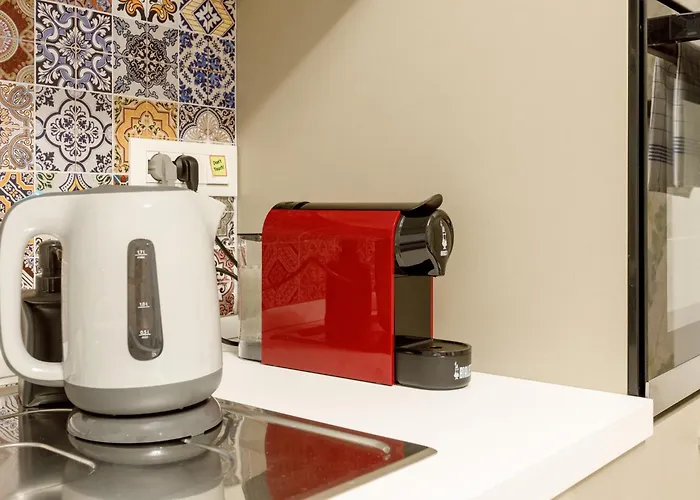 Con Parcheggio A Trieste, Neruda *